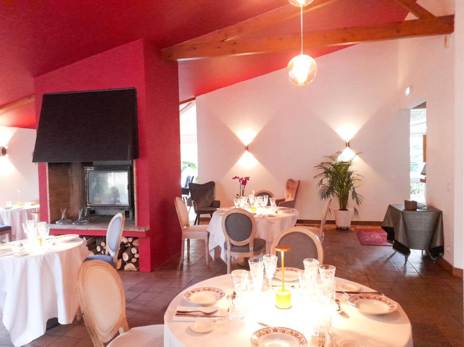 Hotel Platanes - Kb Hotel Group Etauliers エクステリア 写真